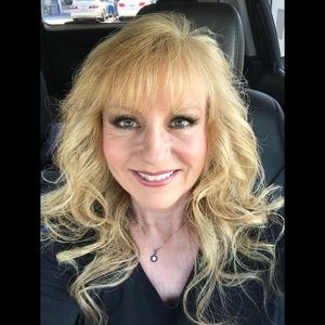 Meet your Posher, Debbie